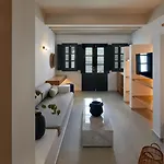 Oia Suites Hotel