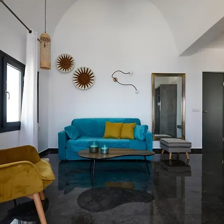 Oia Suites