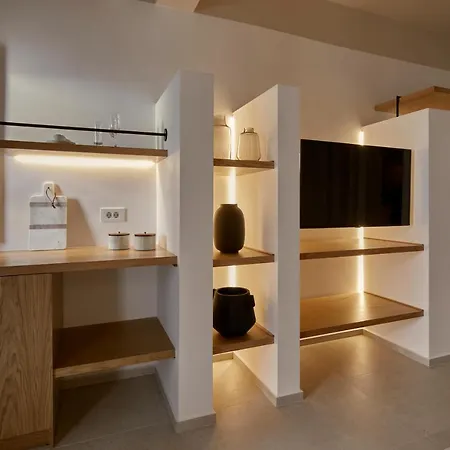 Hotel Oia Suites 3*