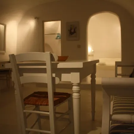 Oia Suites 3*