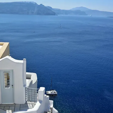 Hotel Oia Suites 3*