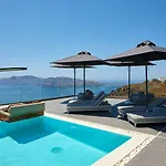 מלון Oia Suites 3*