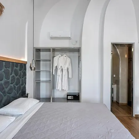 Oia Suites Hotel