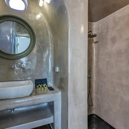 Oia Suites