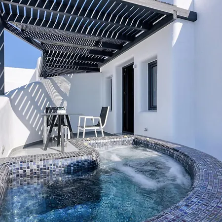 Oia Suites Hotel 3*