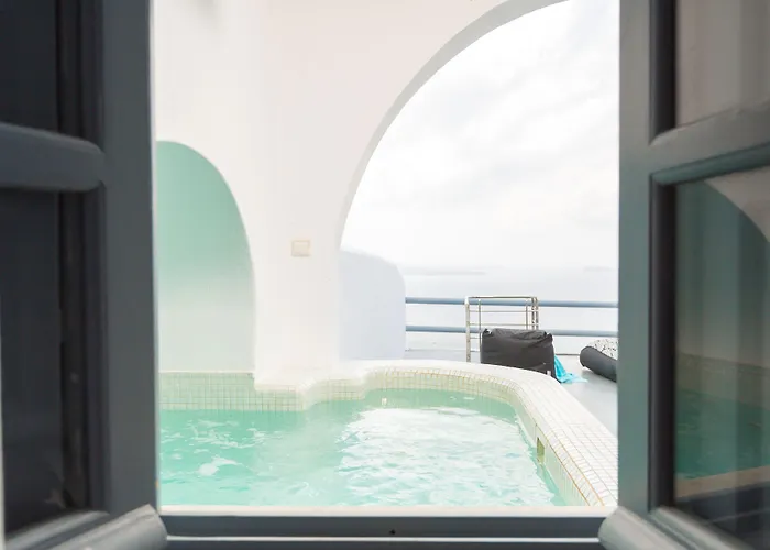 Oia Suites Hotel 3*