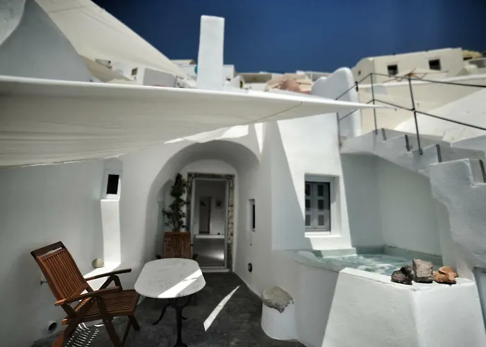 Oia Suites 3*