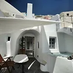 Oia Suites 3*